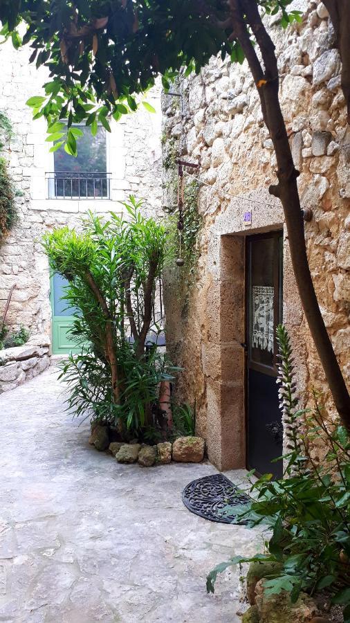 La Garde Adhemar, L'Escalier Medieval מראה חיצוני תמונה