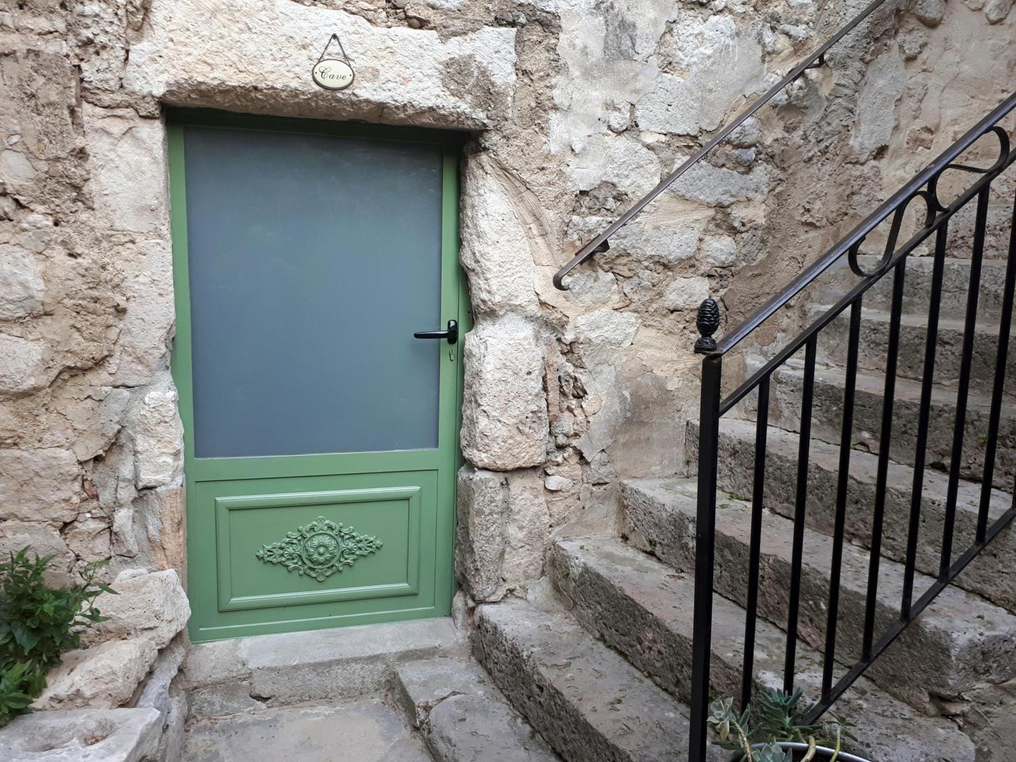 La Garde Adhemar, L'Escalier Medieval מראה חיצוני תמונה